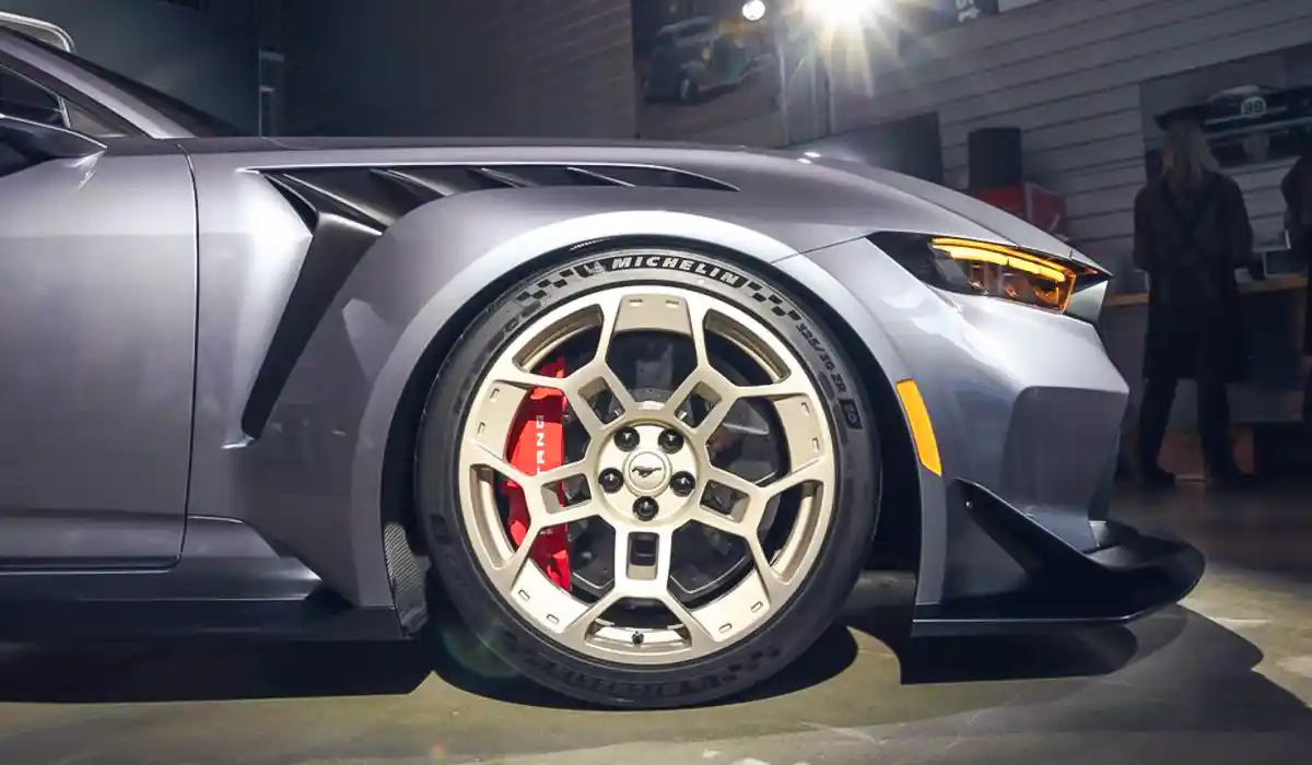 The engine will also rev to 7500 rpm and pairs with an eight-speed dual-clutch automatic transmission. 2025 Ford Mustang