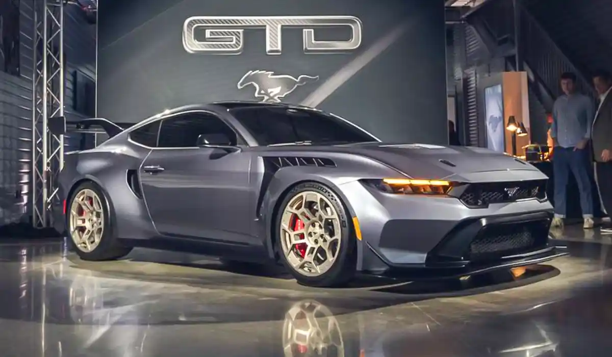It's powered by a supercharged 5.2-liter V-8 engine that will make around 800 horsepower. 2025 Ford Mustang