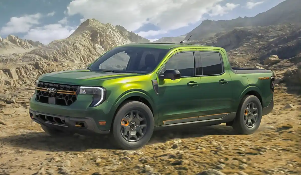 2025 Ford Maverick: More Space for Apps, Maps, and Tunes 2025 Ford Maverick