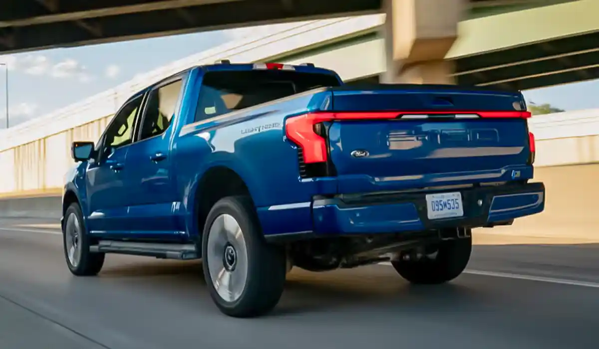 Most full-size electric truck designs start from scratch, with unique platforms and bodies, but Ford went another route. 2026 Ford Lightning