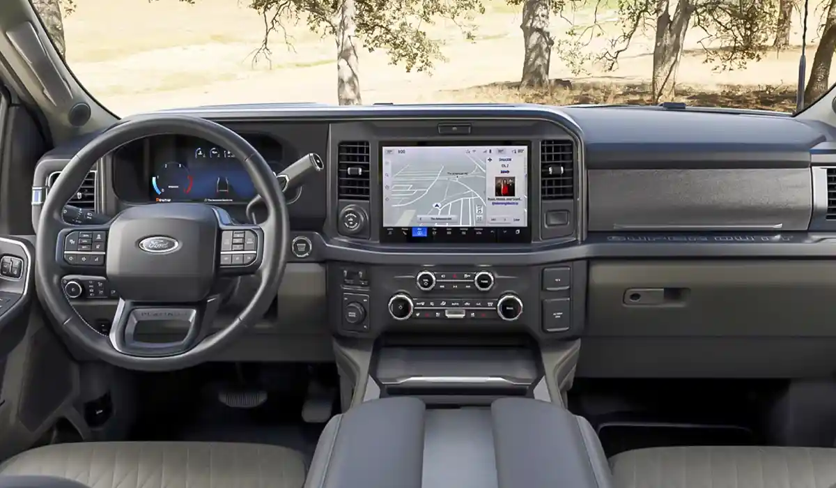 Keep your eyes on the road with advanced technology features such as the Tire Pressure Monitoring System, as well as available features like head-up display, 12" center display with SYNC® 4,27 and more. 2026 Ford Super Duty